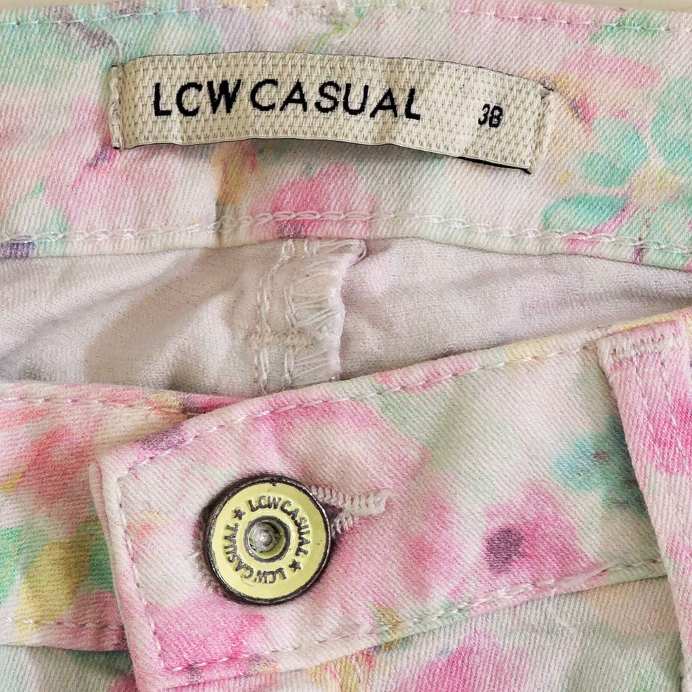 C - Jean slim fleuri taille 38 #94