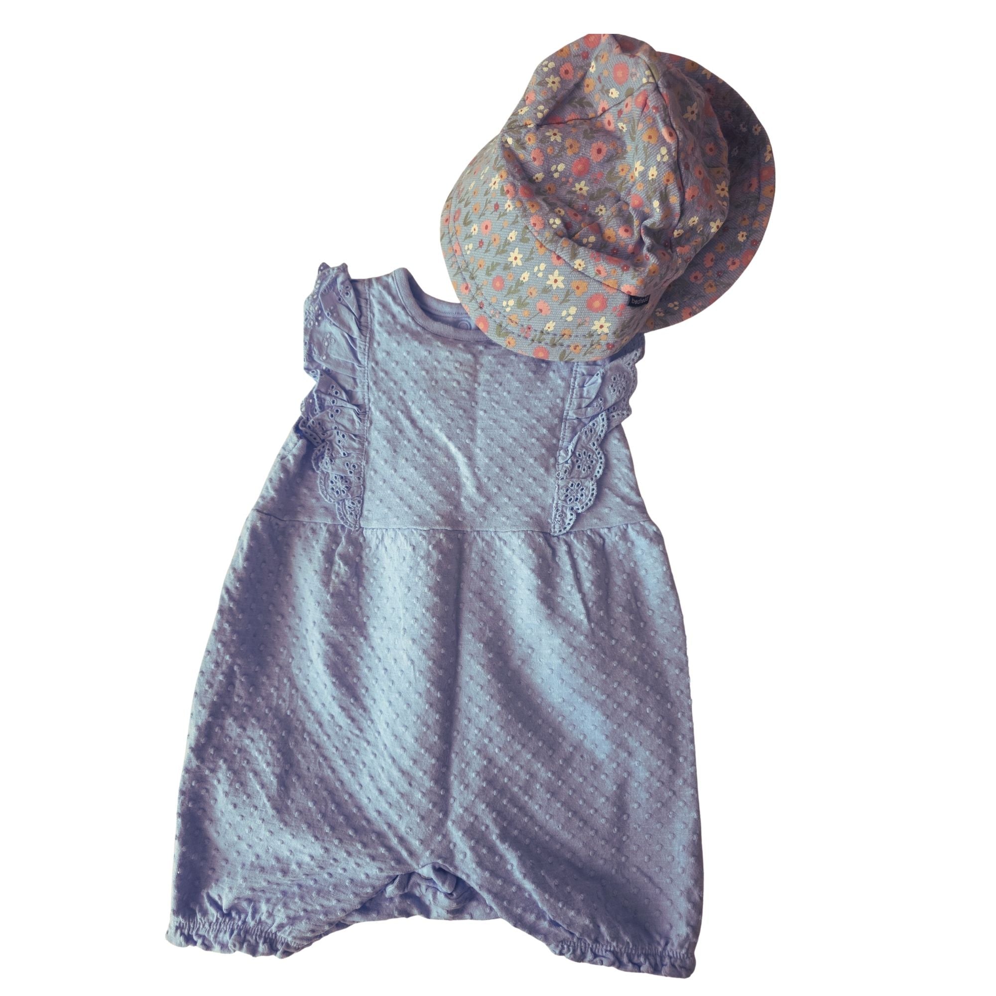 B - combinaison courte avec chapeau 9 - 12 mois  #350