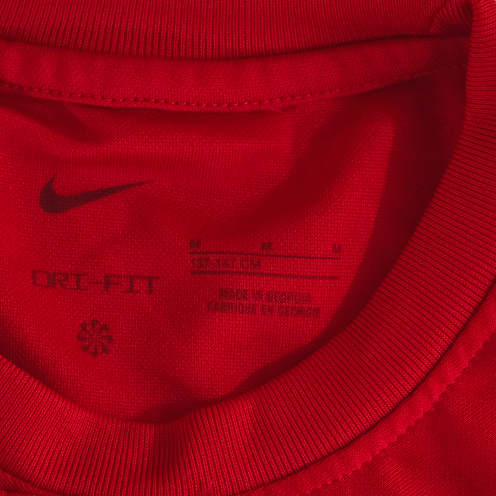 B - T-shirt Nike 10-12 ans (137 cm / 147 cm) #96