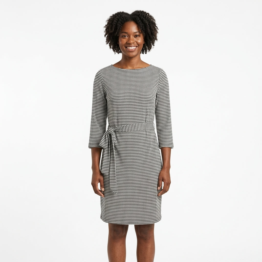 Dress — Macro du motif et de la ceinture | Generated by Modelize